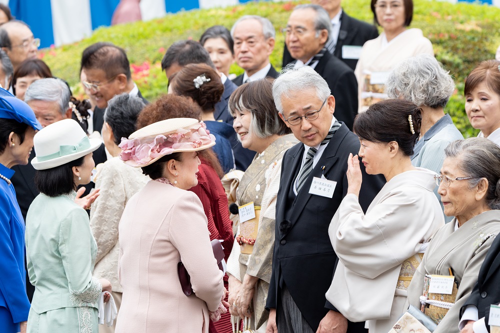 ご歓談になる皇族の方々3