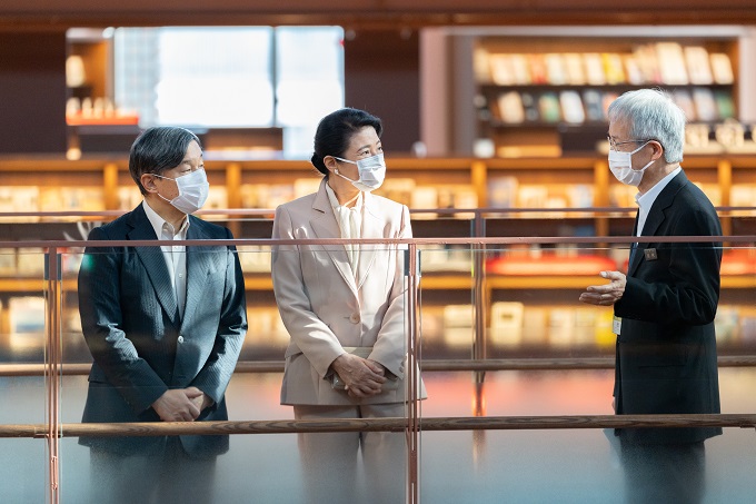 石川県立図書館