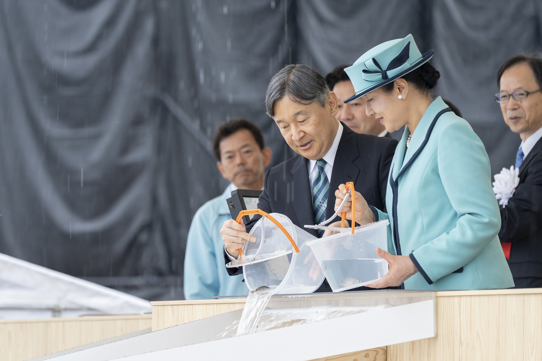 第43回全国豊かな海づくり大会海上歓迎行事にご臨席になる天皇皇后両陛下（別府港4号埠頭（別府市））
                  