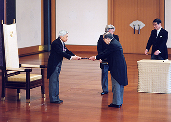 文化勲章親授式のお写真