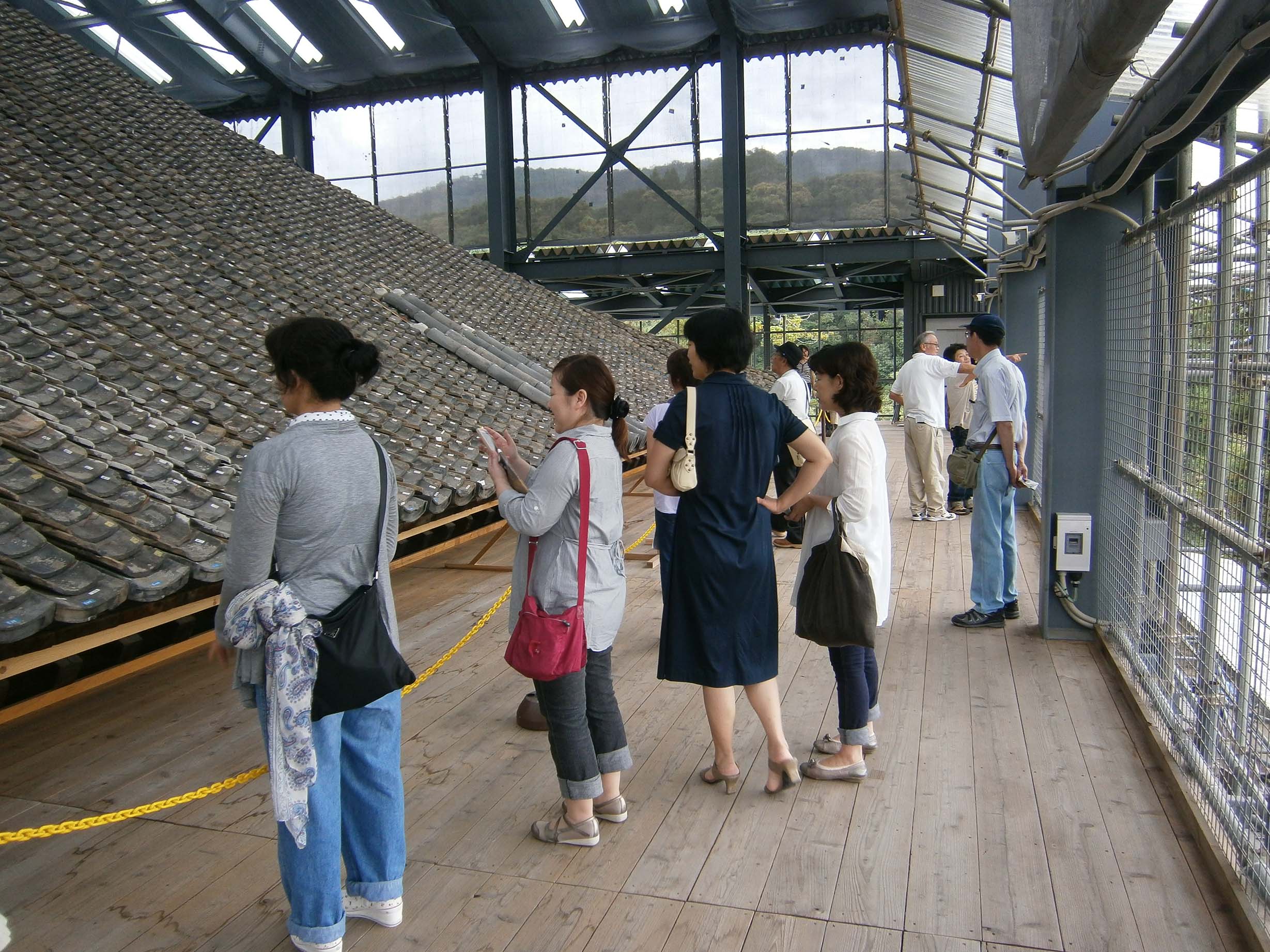 第4回現場公開における南面屋根前の様子