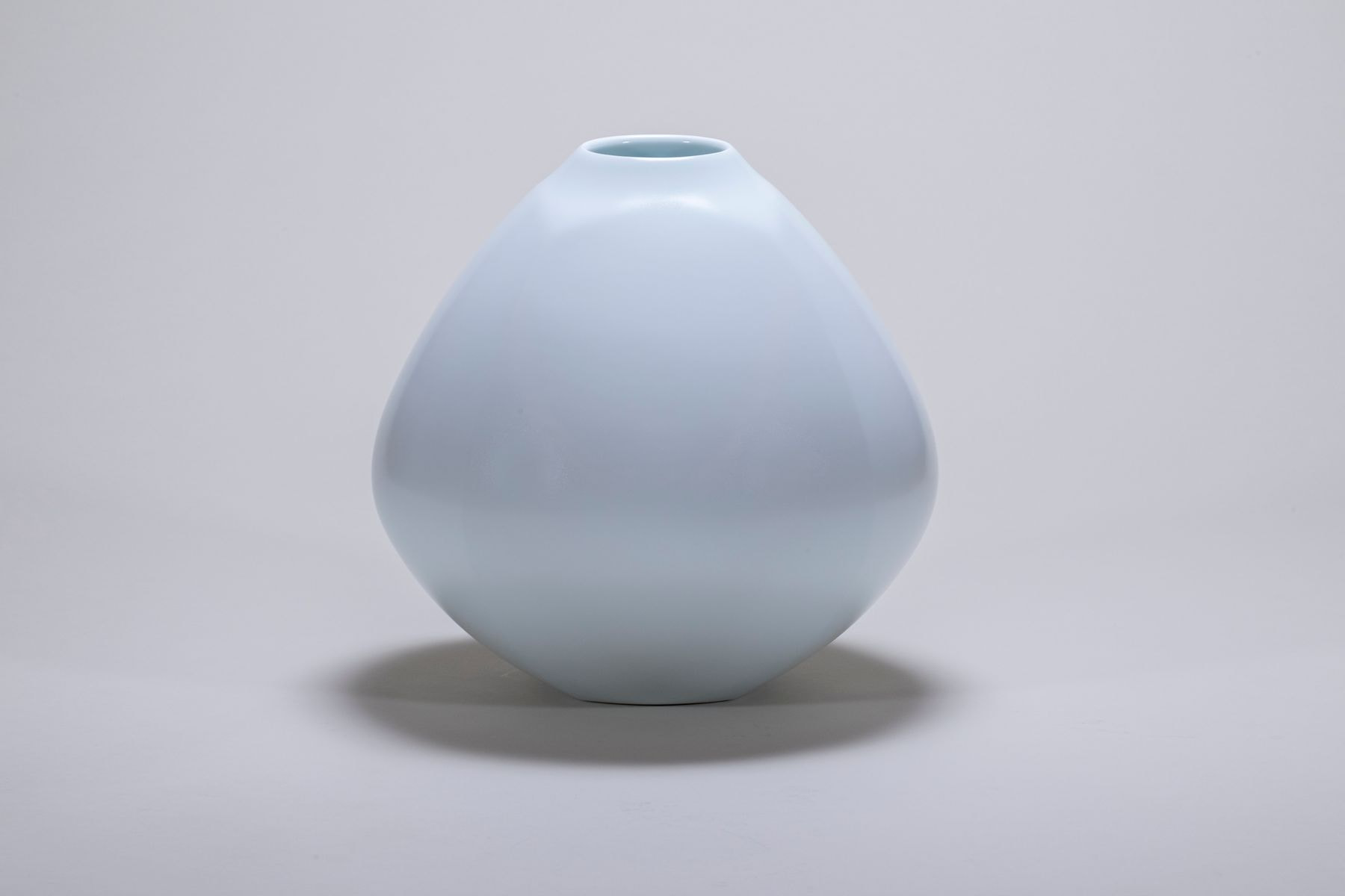 白磁　白瓷面取壺（はくじめんとりつぼ）