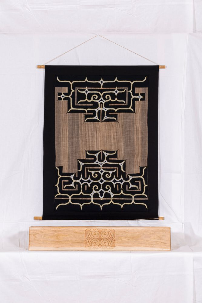 二風谷アットゥシのタペストリー（にぶたにあっとぅしのたぺすとりー）