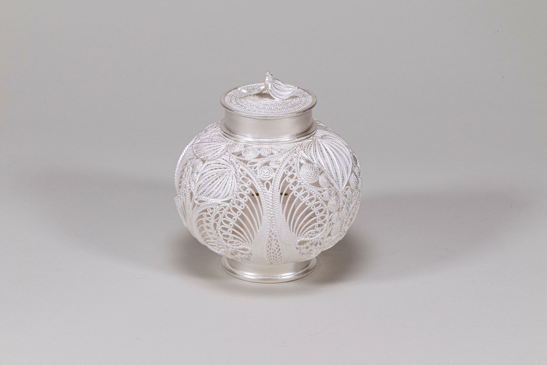 銀線香器　「清閑」（ぎんせんこうき　せいかん）