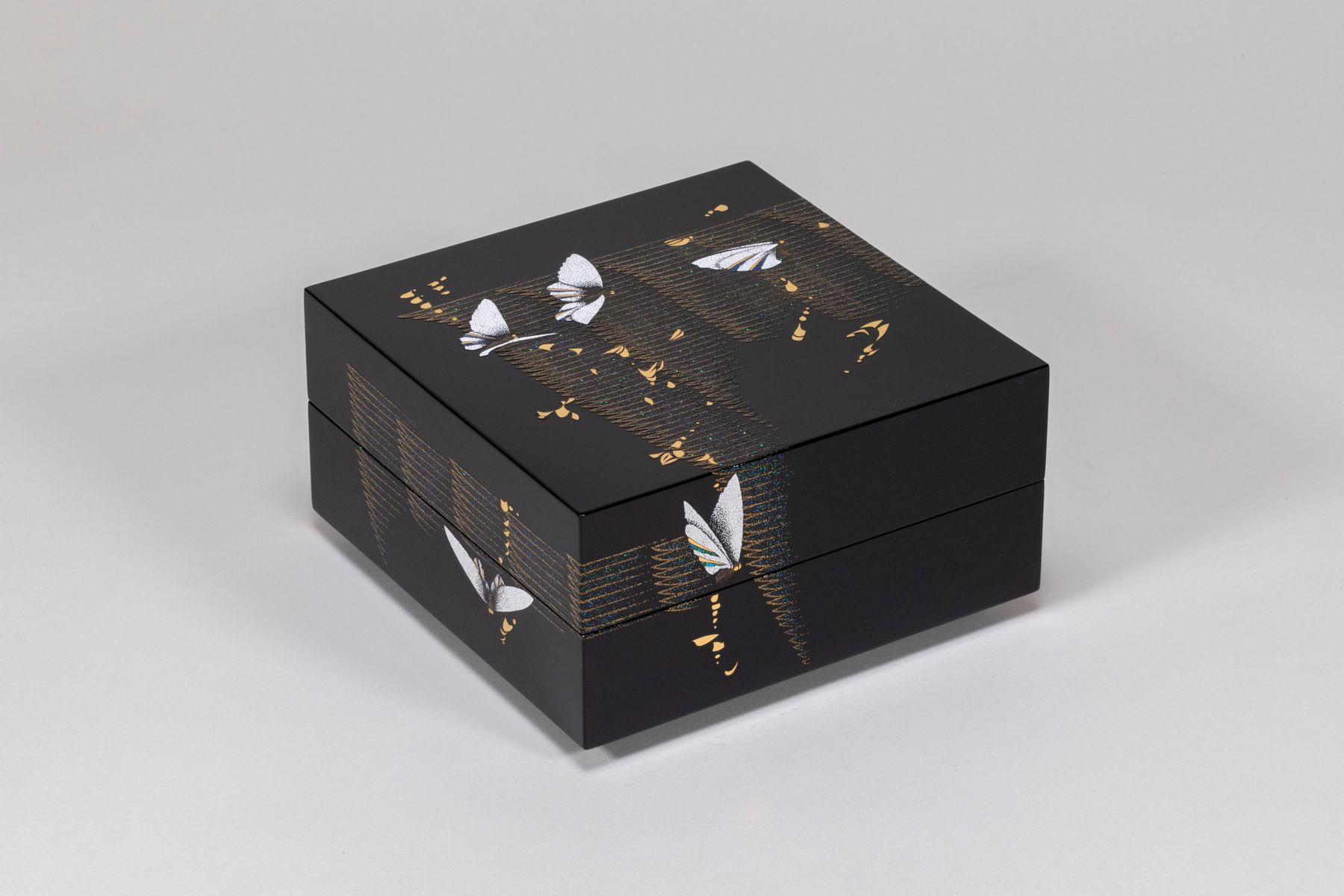 奈良漆器　「蒔絵漆箱」（ならしっき　まきえうるしばこ）