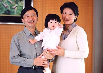 皇太子同妃両殿下と愛子内親王殿下のお写真