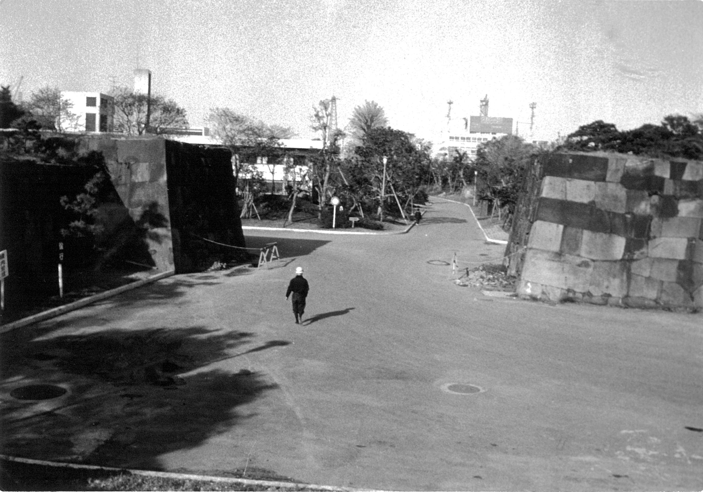 大手門渡櫓跡(おおてもんわたりやぐら) 開園前(昭和40年(1965))*