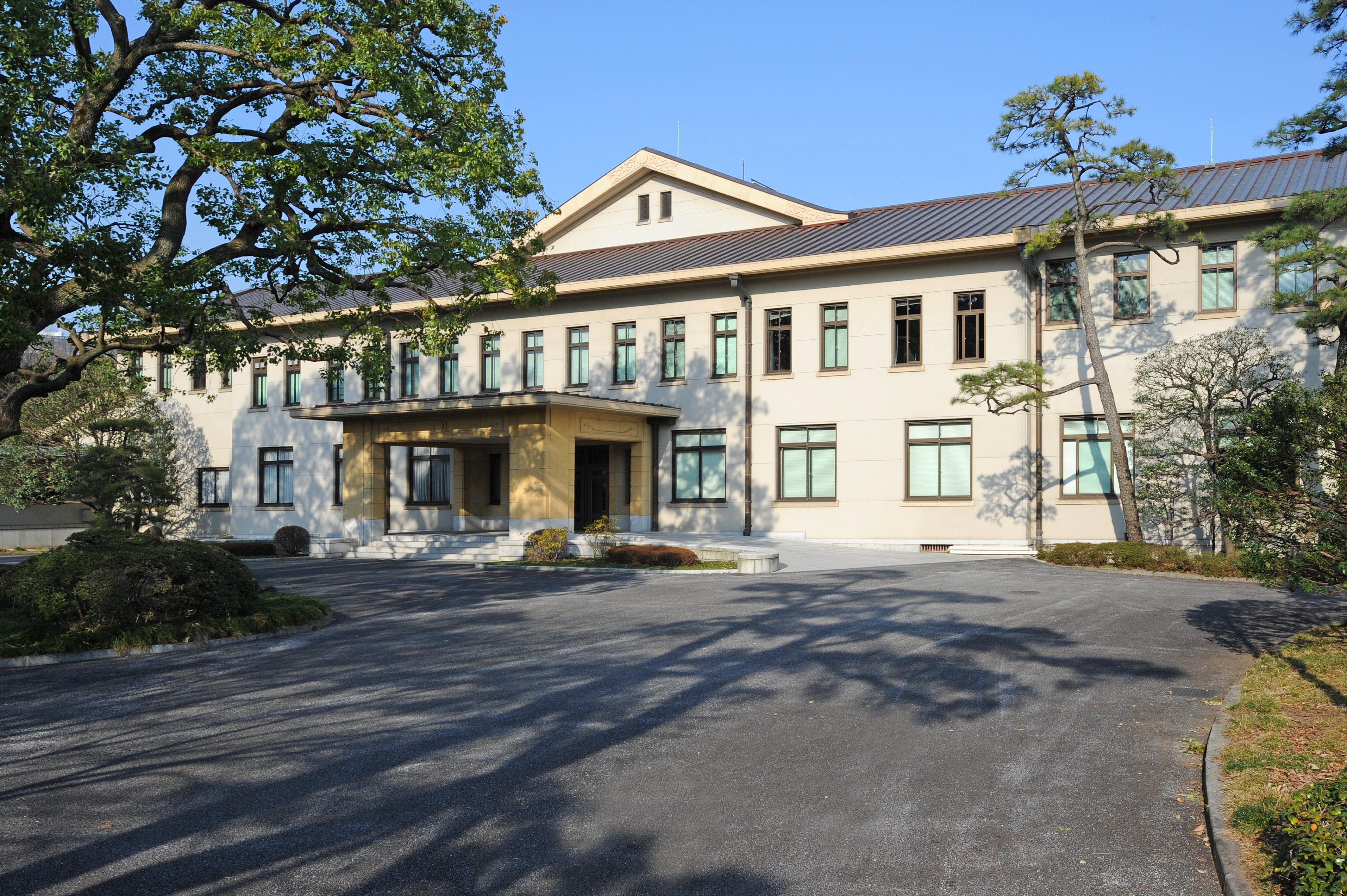 楽部庁舎（がくぶちょうしゃ）