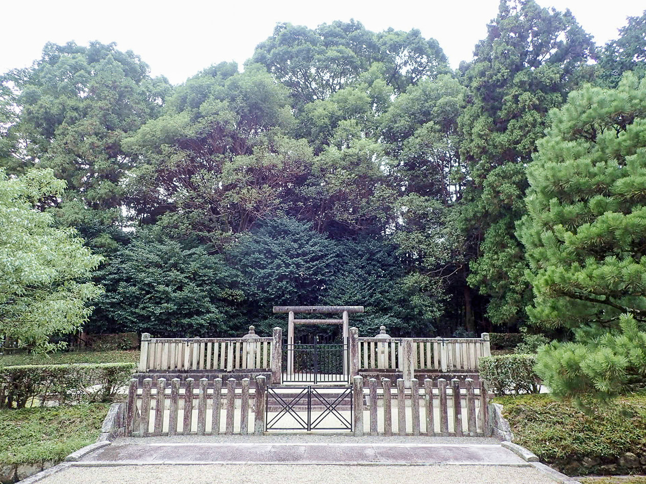 弘文天皇　長等山前陵