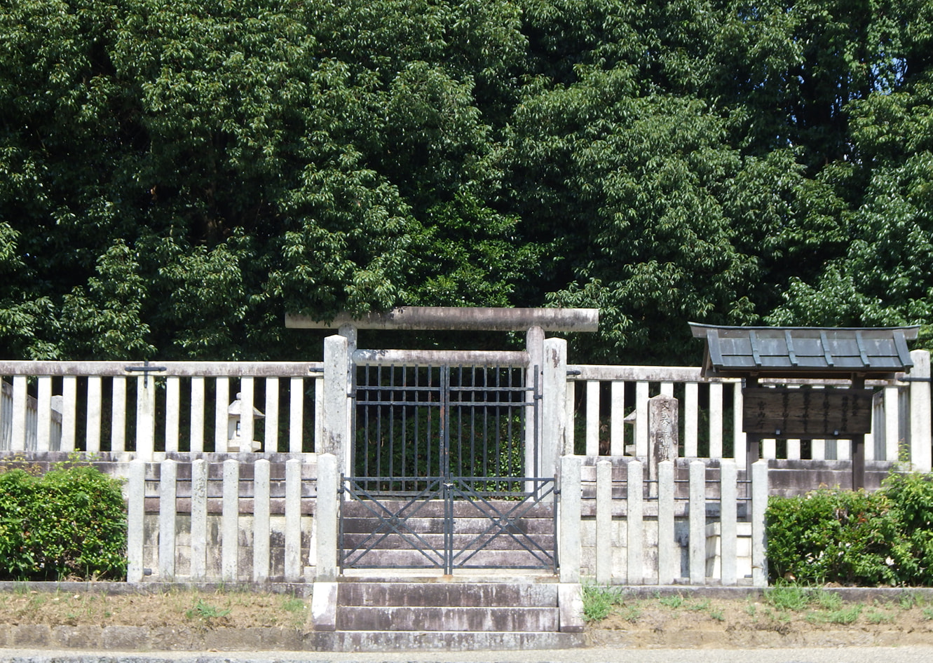 文武天皇　檜隈安古岡上陵