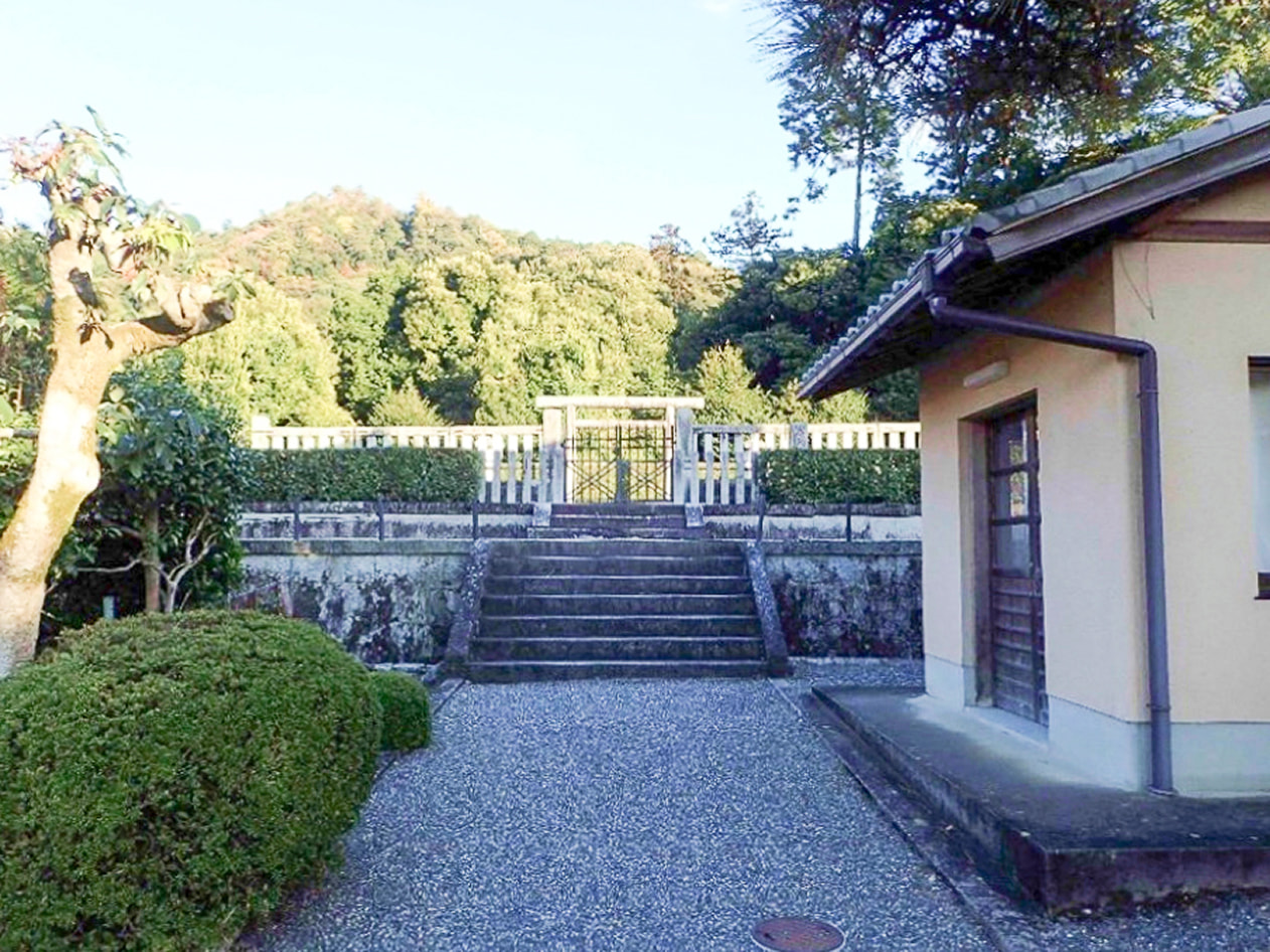 冷泉天皇　櫻本陵