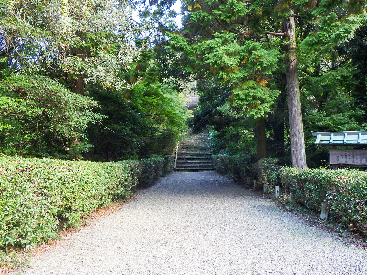 崇德天皇　白峯陵