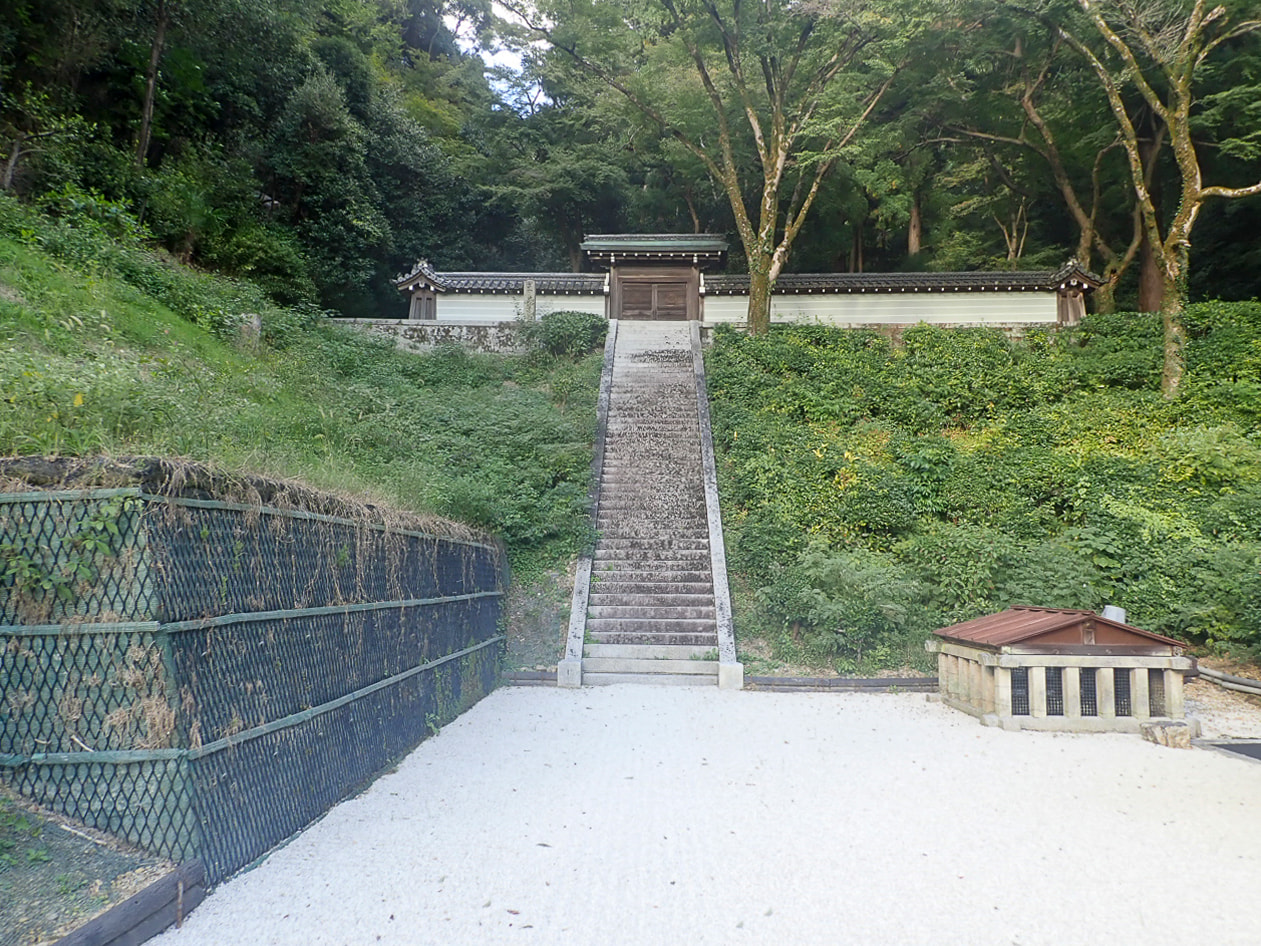 六條天皇　淸閑寺陵