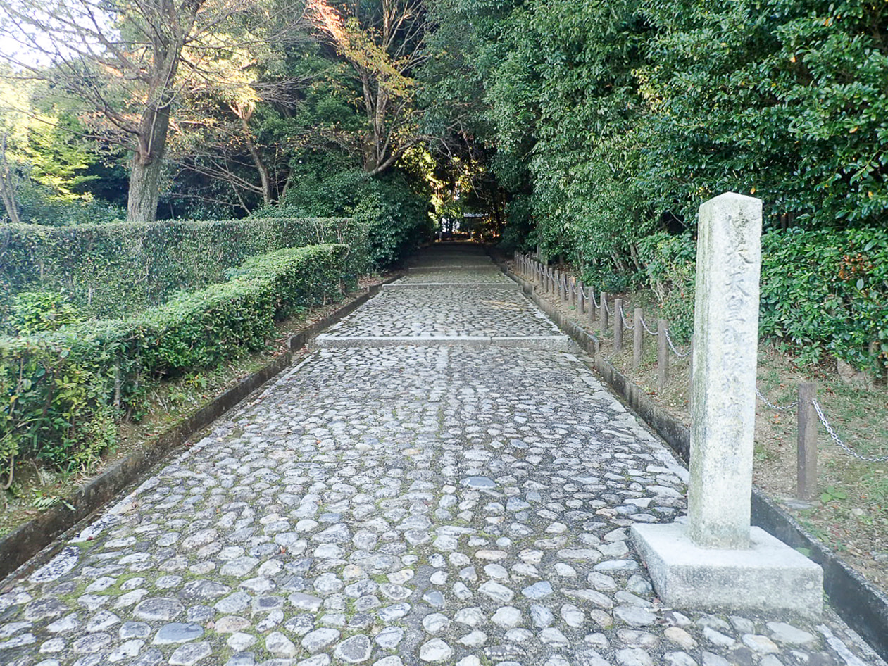 仲恭天皇　九條陵