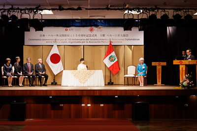 写真6：ペルー日系人協会主催・日本ペルー外交関係樹立150周年記念式典全景（日秘文化会館　大ホール） （写真提供：ペルー日系人協会（Asociación Peruano Japonesa））