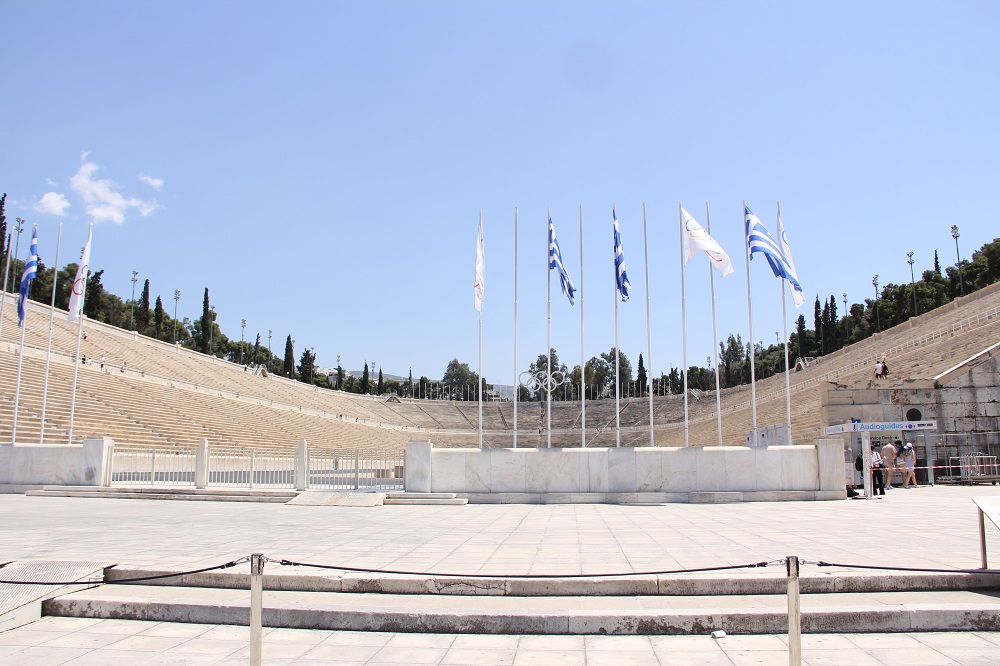 写真1：入口から望むスタジアムの景色