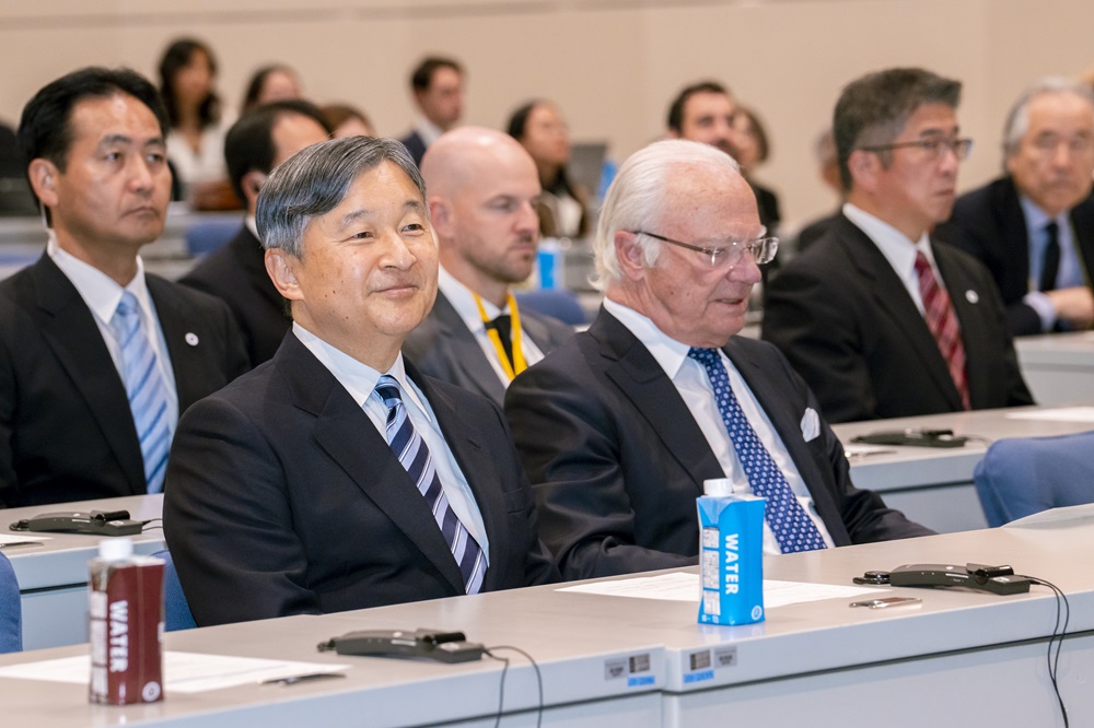 ストックホルム国際水研究所、在日スウェーデン大使館及び国際連合大学による水セミナー「水：気候変動対策といのち輝く未来社会への鍵」をご聴講になる天皇陛下（国際連合大学）