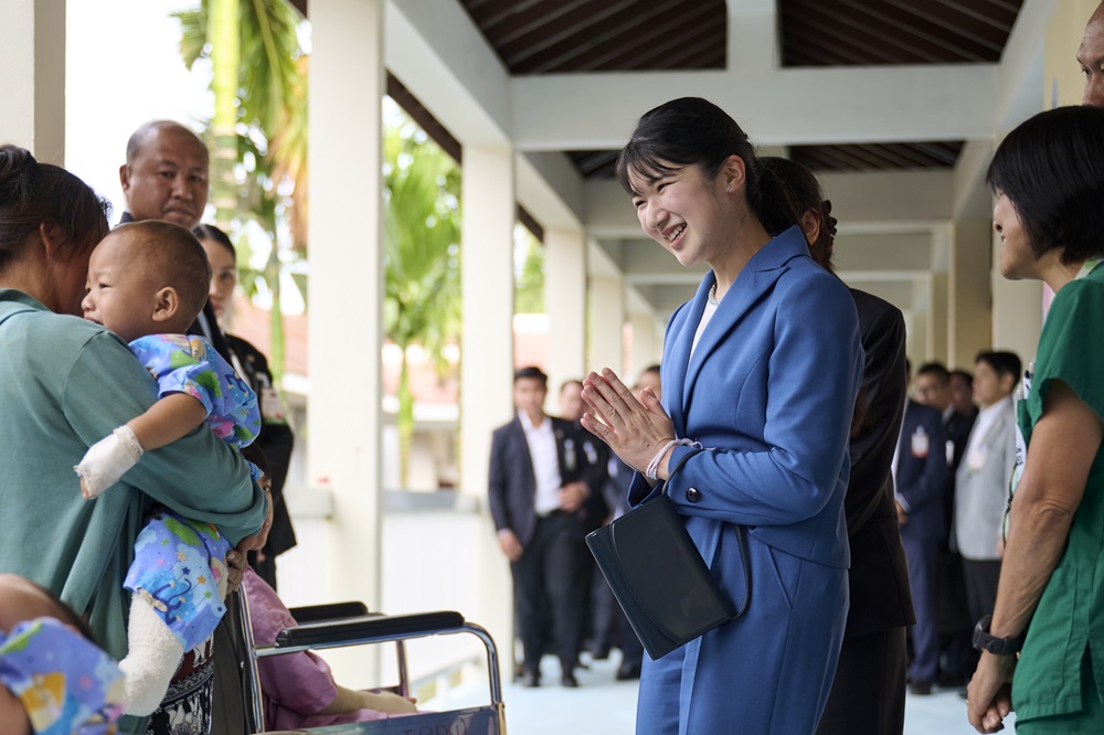 ラオ・フレンズ小児病院をご視察になる愛子内親王殿下